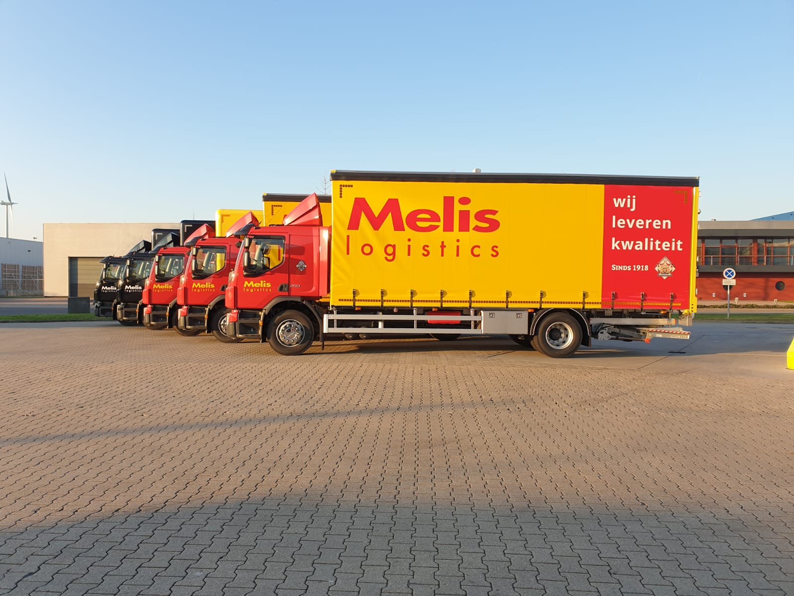Melis Logistics schaft nieuwe bakwagens aan in Rittal huisstijl